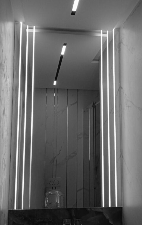 Дзеркало з LED-підсвіткою